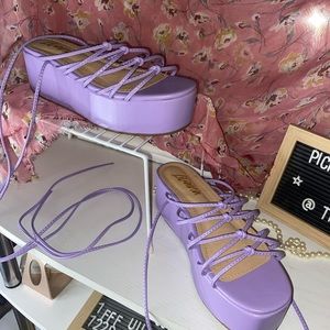 Lavender purple Liliana Platforms - lace up shoes 
Size US 7
1 1/2 inch platform
